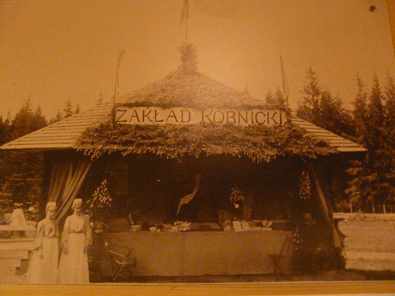 Work of the School of Domestic Work for Women shown at a historical exhibition in Księżówka. Date of the historical image undetermined.