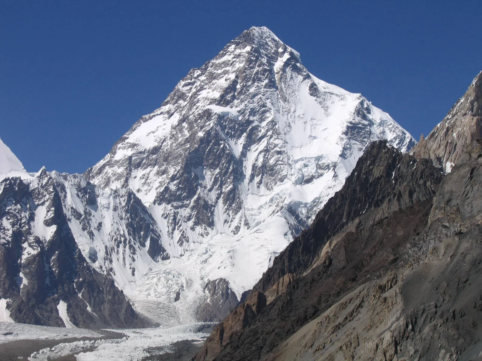 K2 — widok góry / mountain view